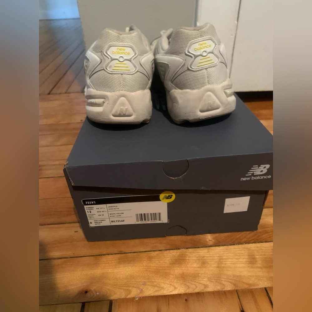 New Balance Mens' 725 White and Yellow Sneakers